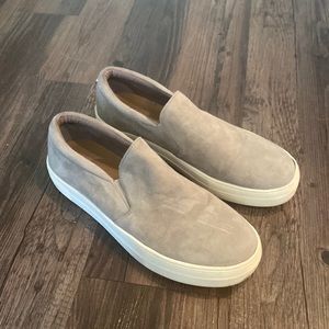 *LIGHTLY WORN* Steve Madden slip on sneakers